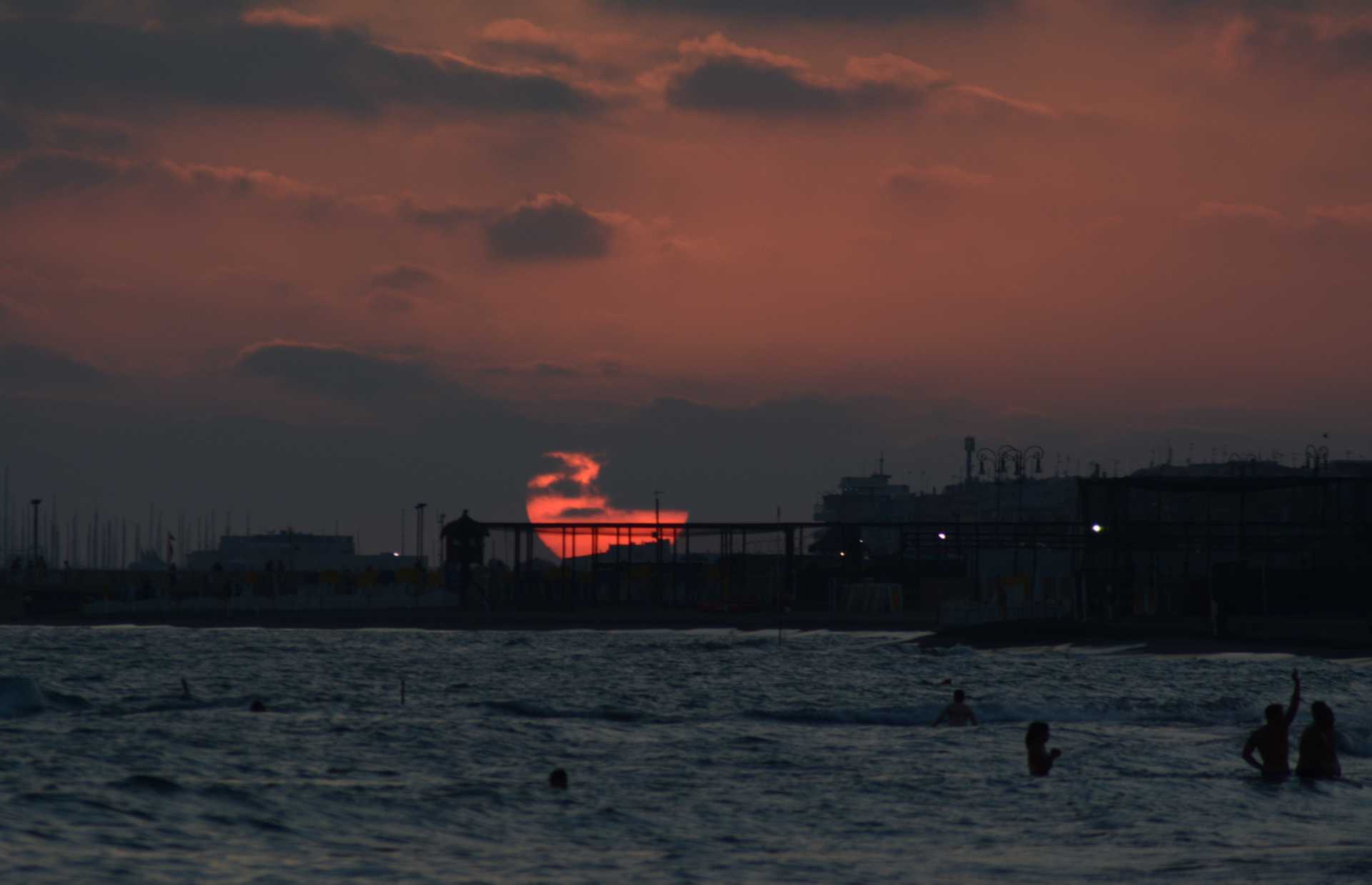 Perch ad Ostia si vede l''alba sul mare?